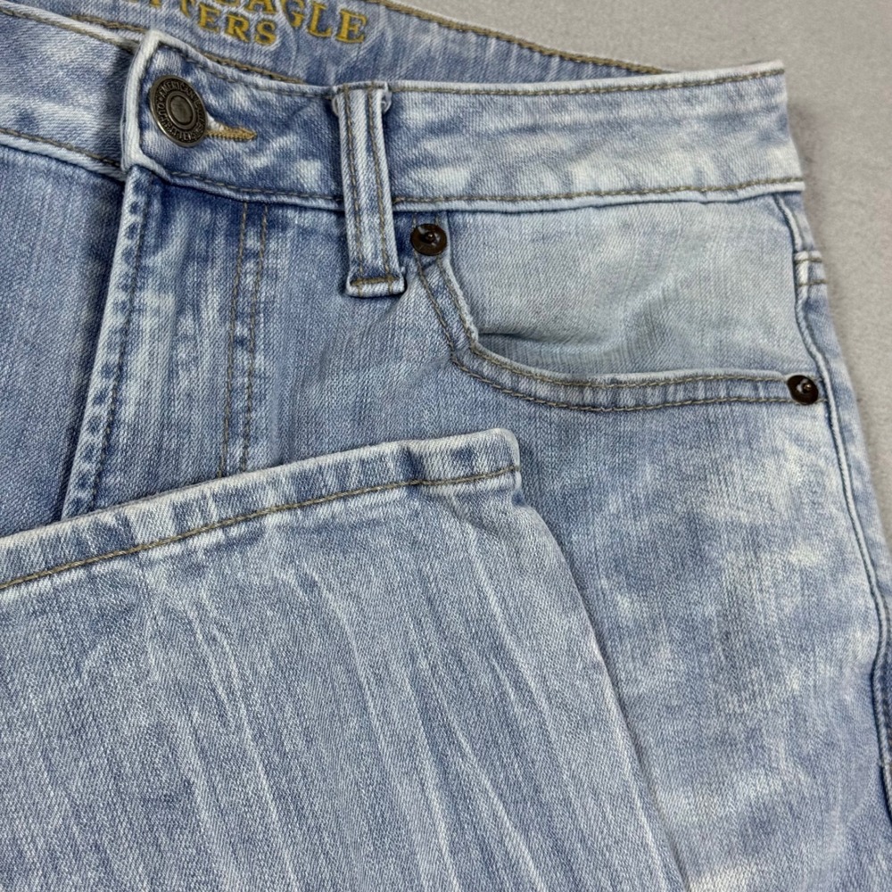 American Eagle Outfitters Mens Light Wash Straight Leg Denim Jeans